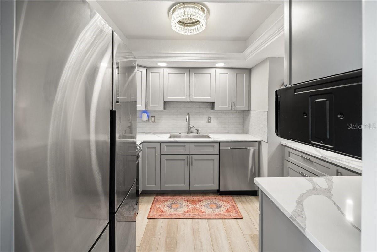 8750 MIDNIGHT PASS RD #501