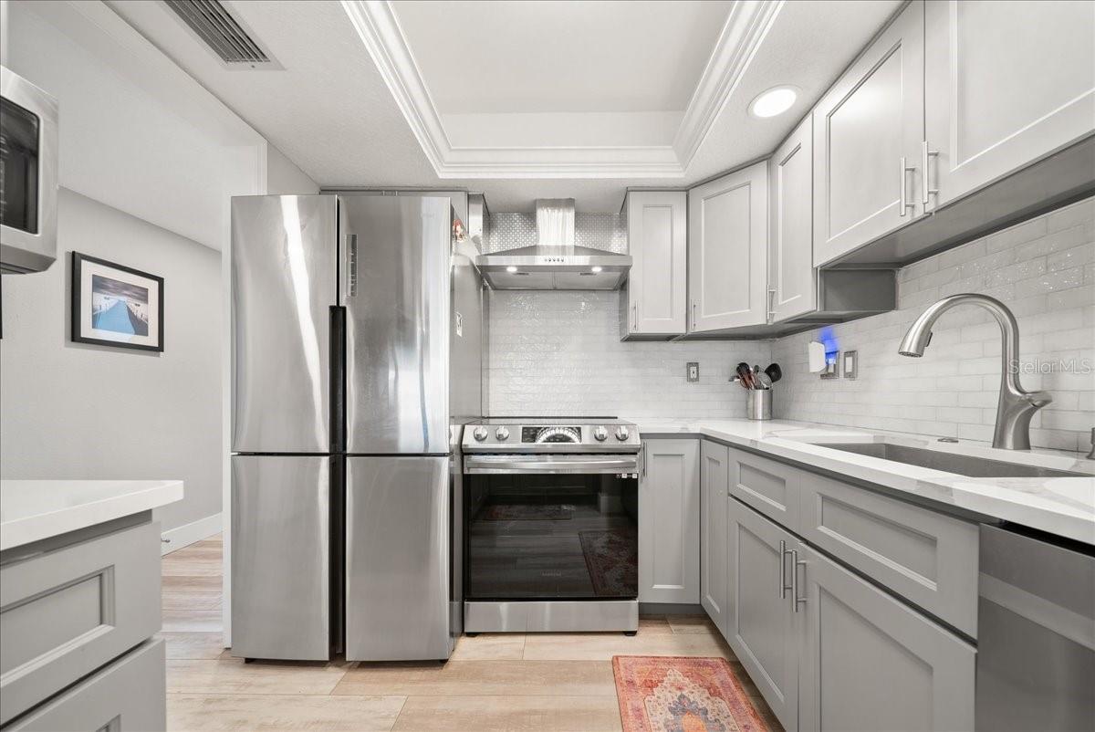 8750 MIDNIGHT PASS RD #501