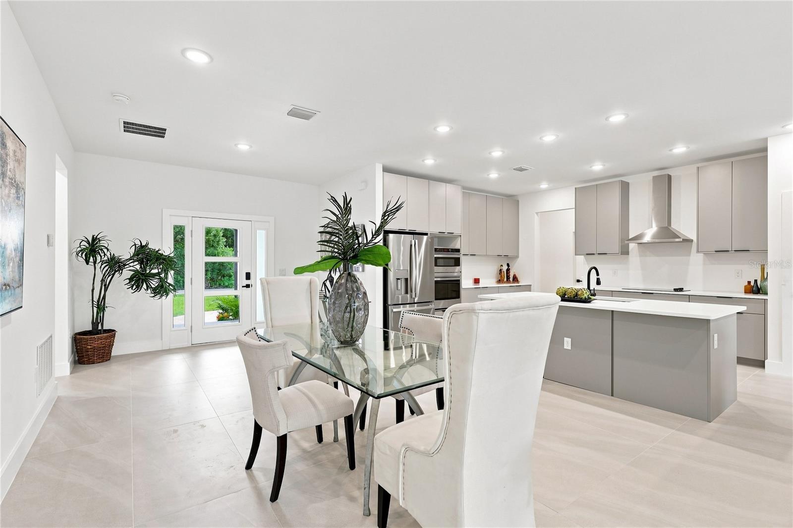 7731 PINEDALE DR