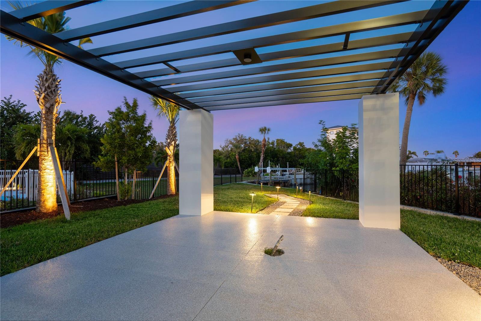 519 ROUNTREE DR