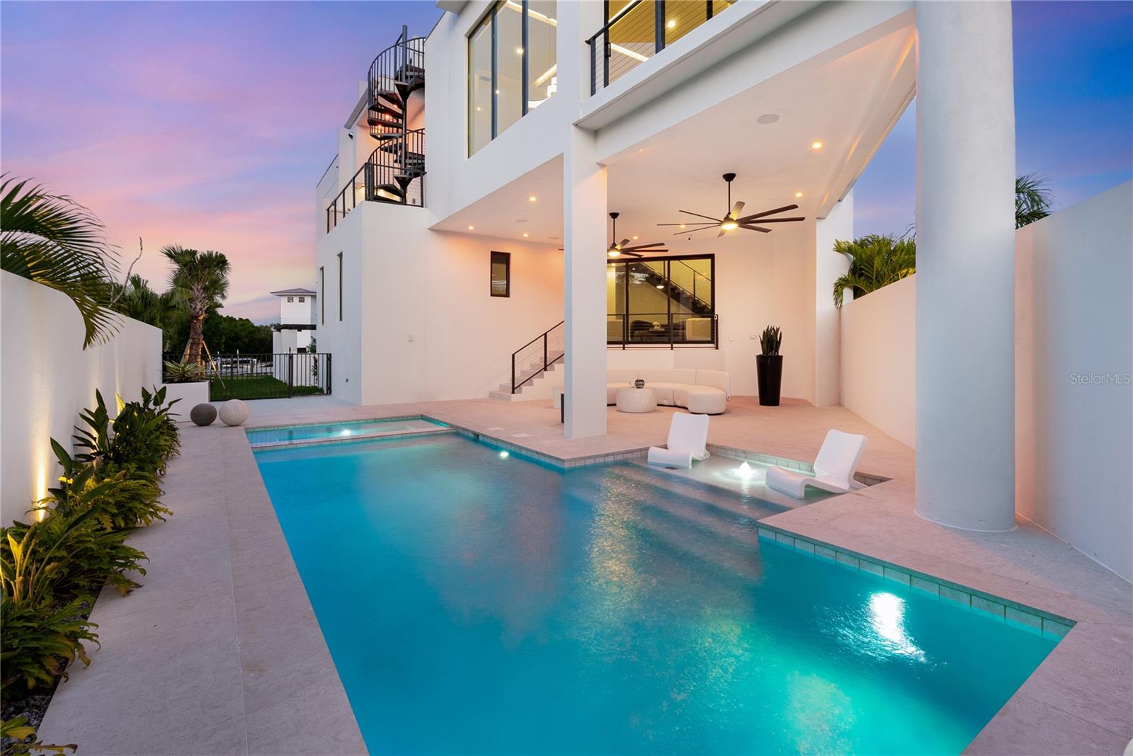 519 ROUNTREE DR