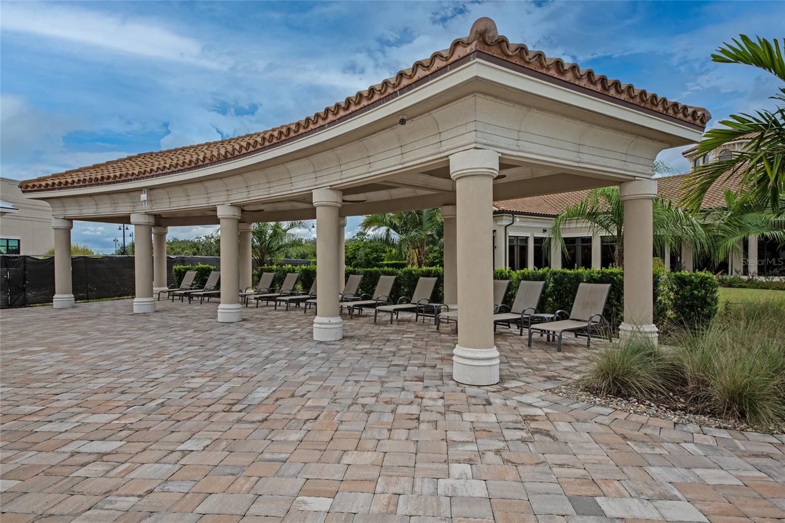 17810 GAWTHROP DR #305