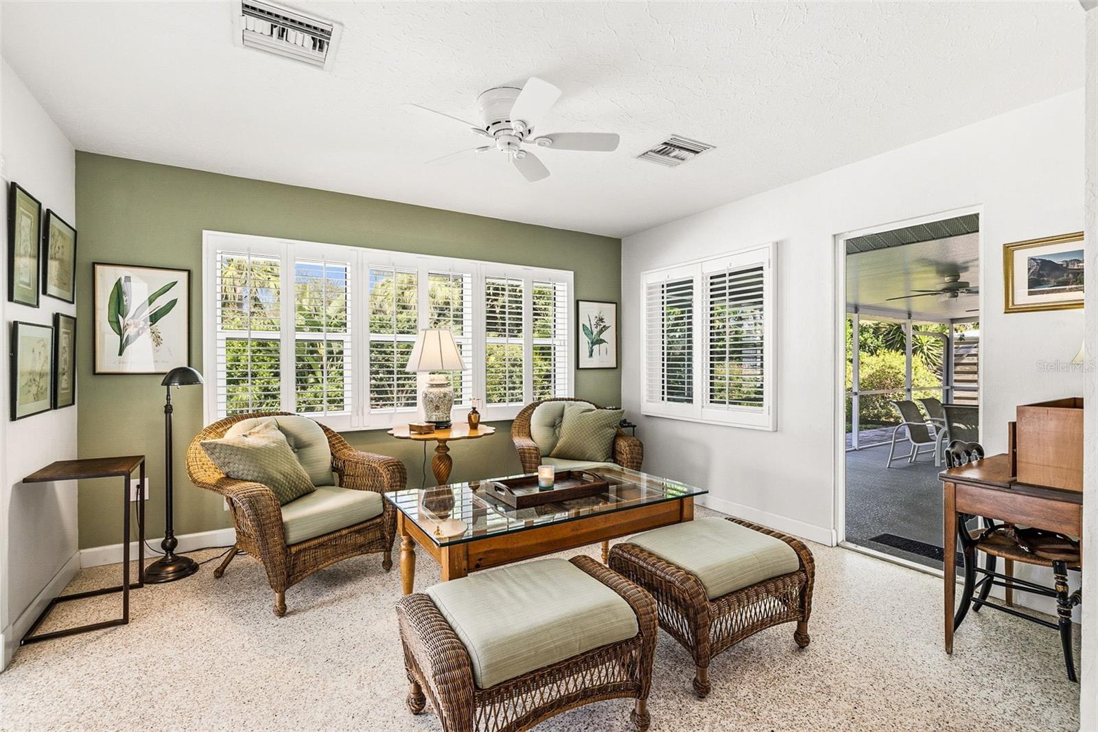 2747 JEFFERSON CIR