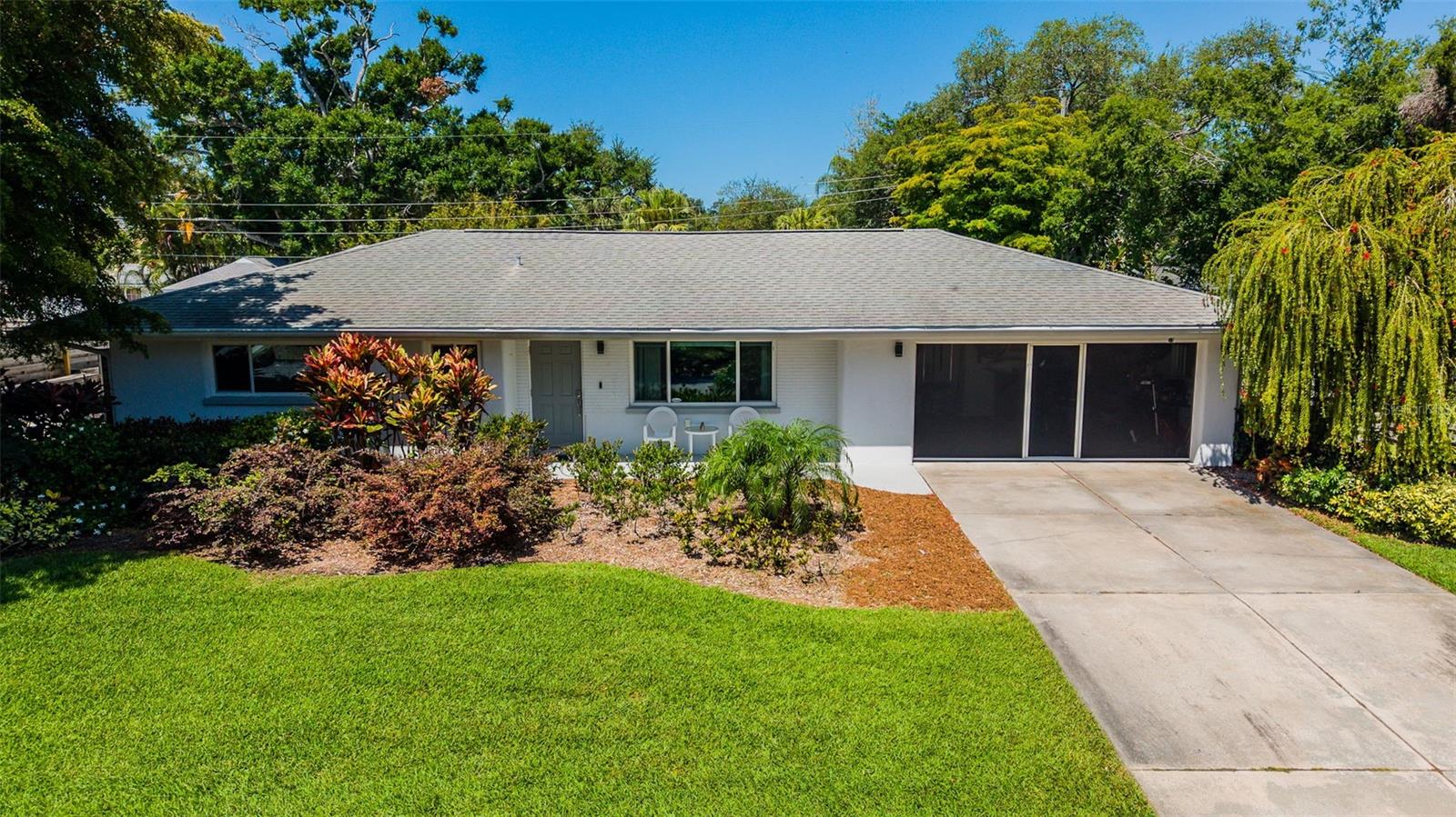 2747 JEFFERSON CIR