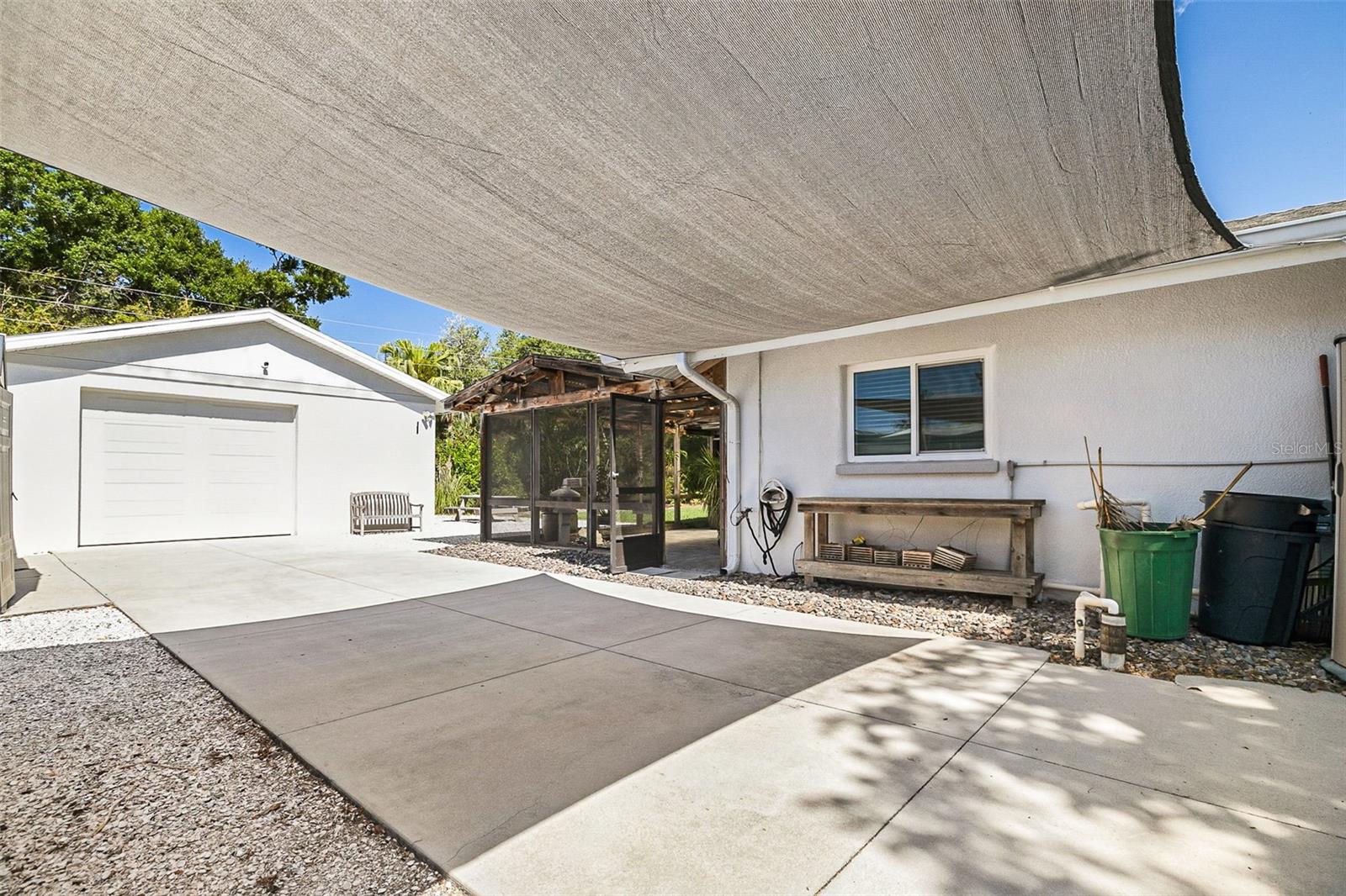 2747 JEFFERSON CIR