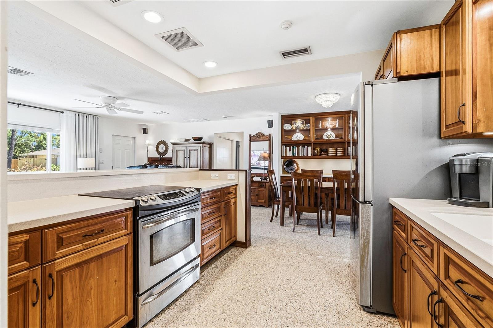 2747 JEFFERSON CIR