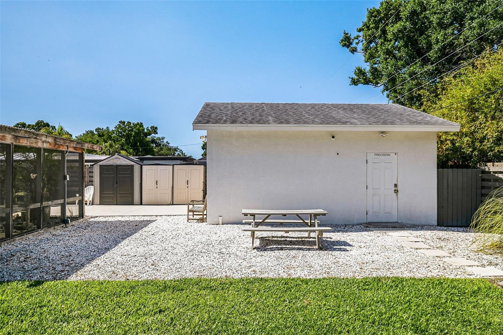 2747 JEFFERSON CIR