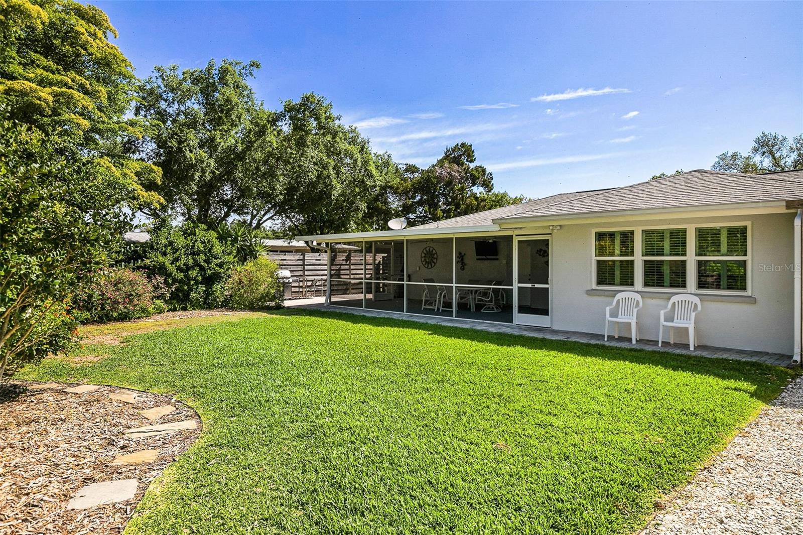 2747 JEFFERSON CIR
