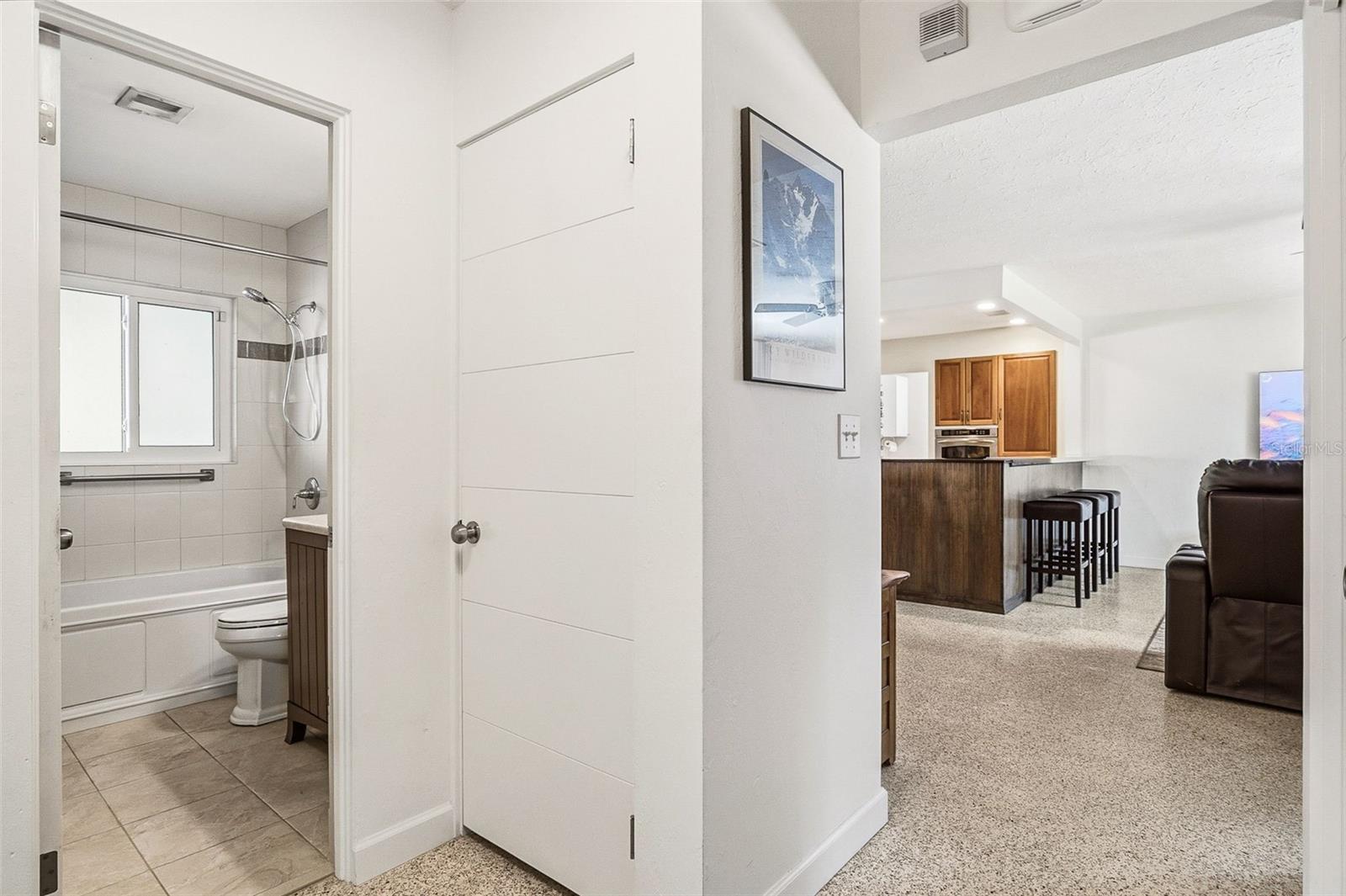 2747 JEFFERSON CIR