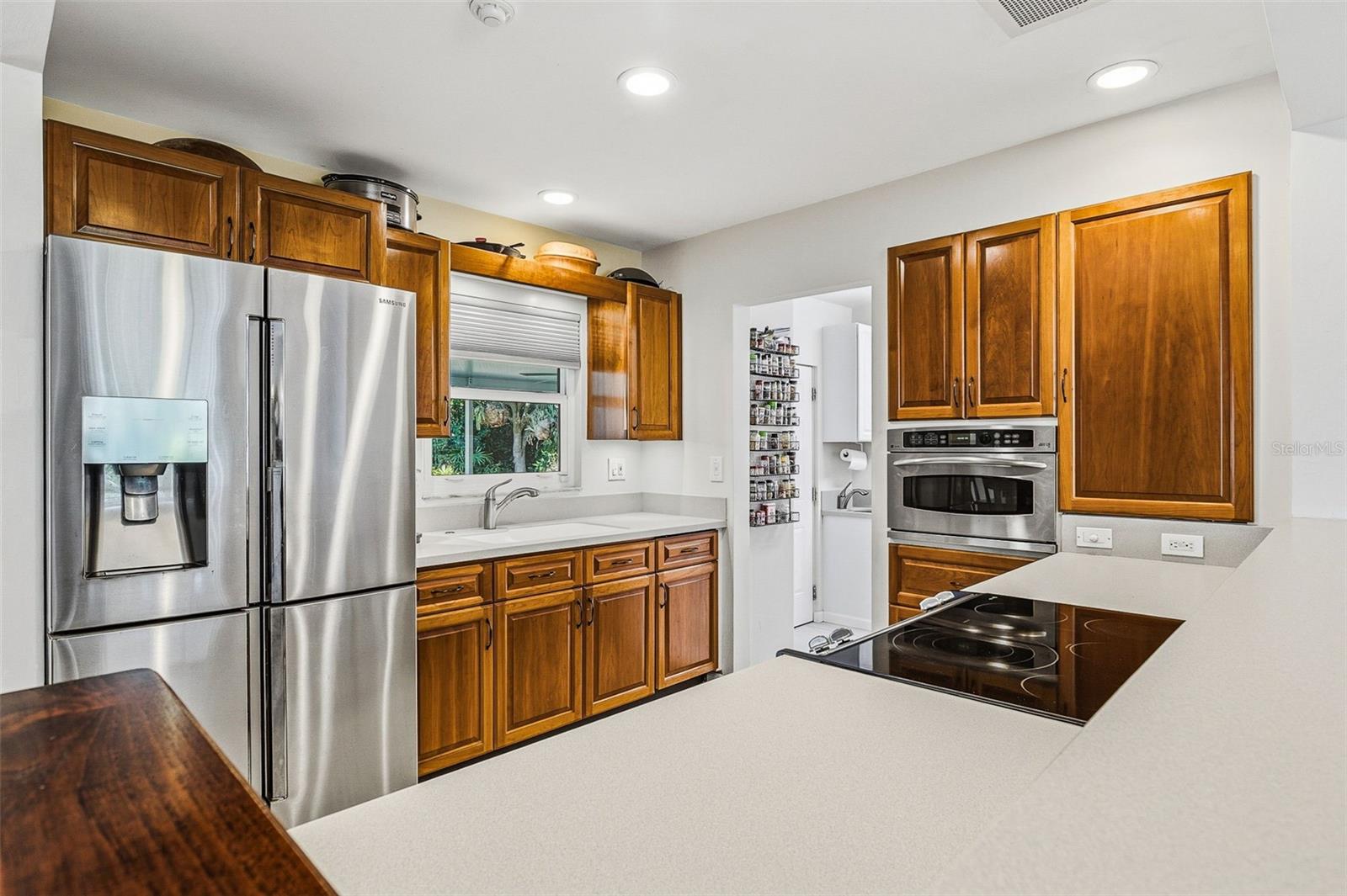 2747 JEFFERSON CIR
