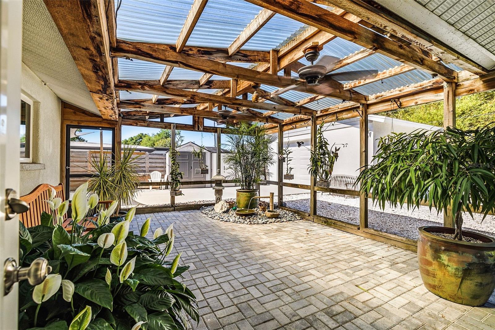 2747 JEFFERSON CIR