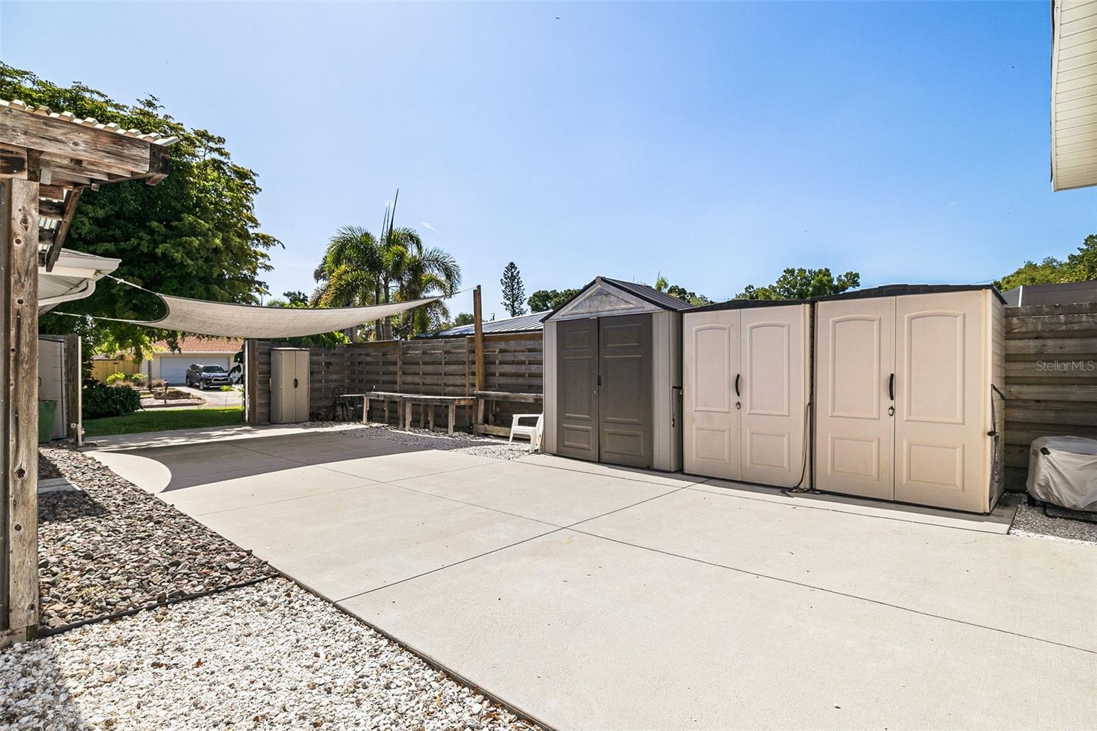 2747 JEFFERSON CIR