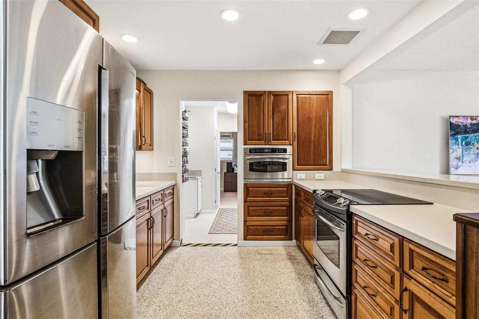 2747 JEFFERSON CIR