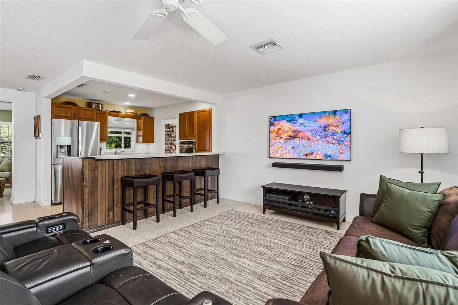 2747 JEFFERSON CIR