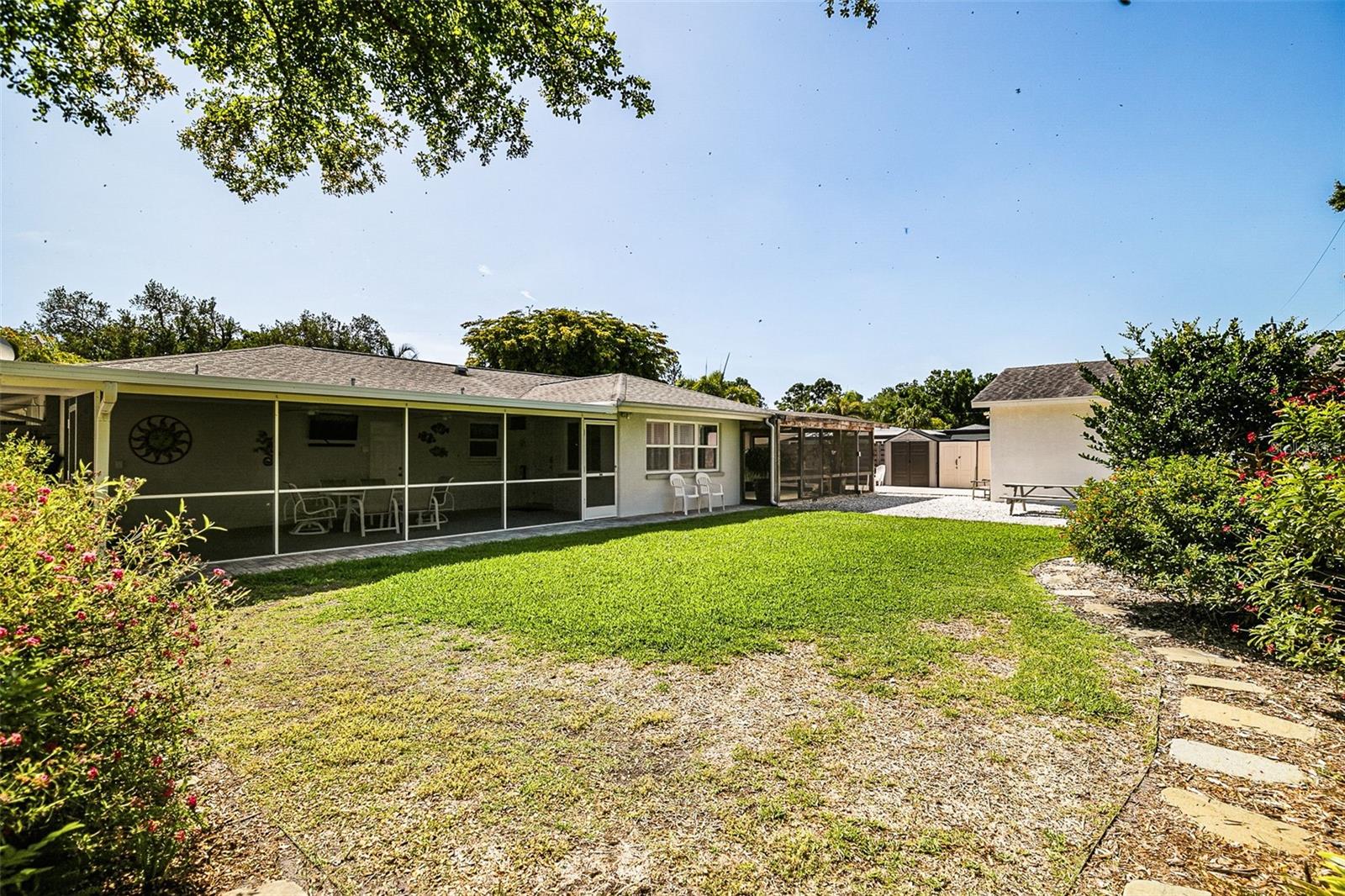 2747 JEFFERSON CIR