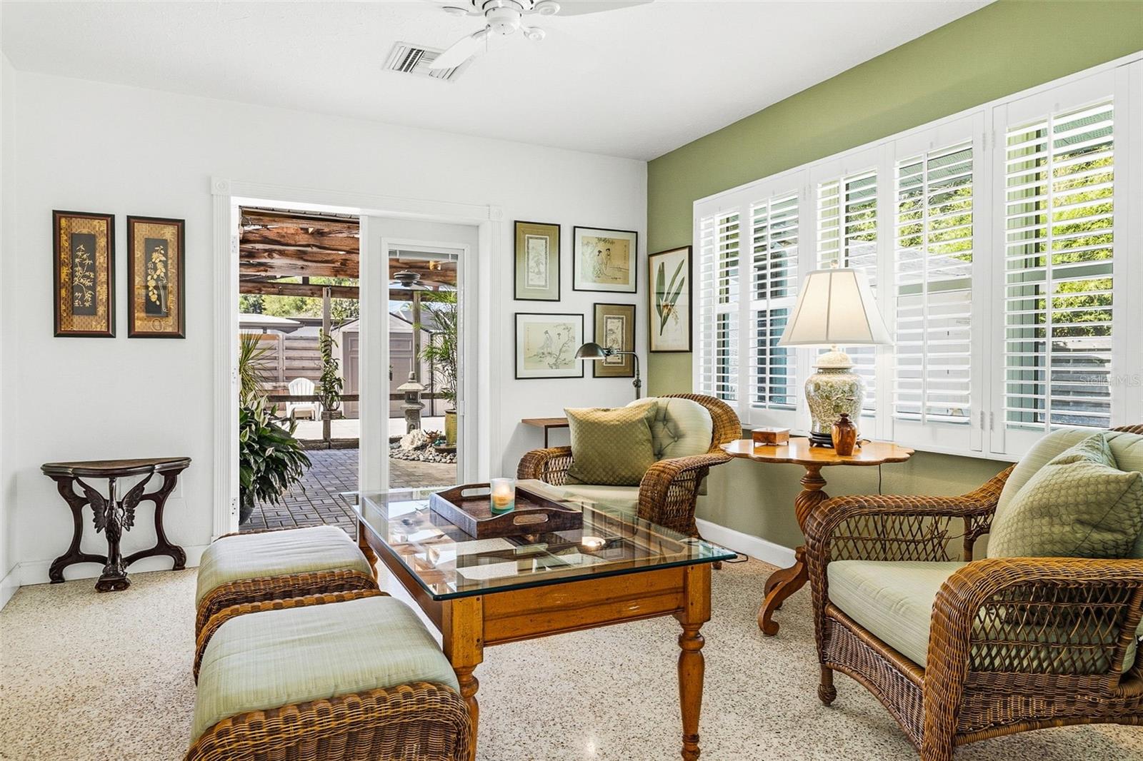2747 JEFFERSON CIR