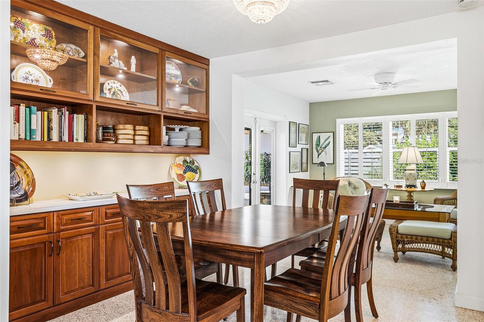 2747 JEFFERSON CIR