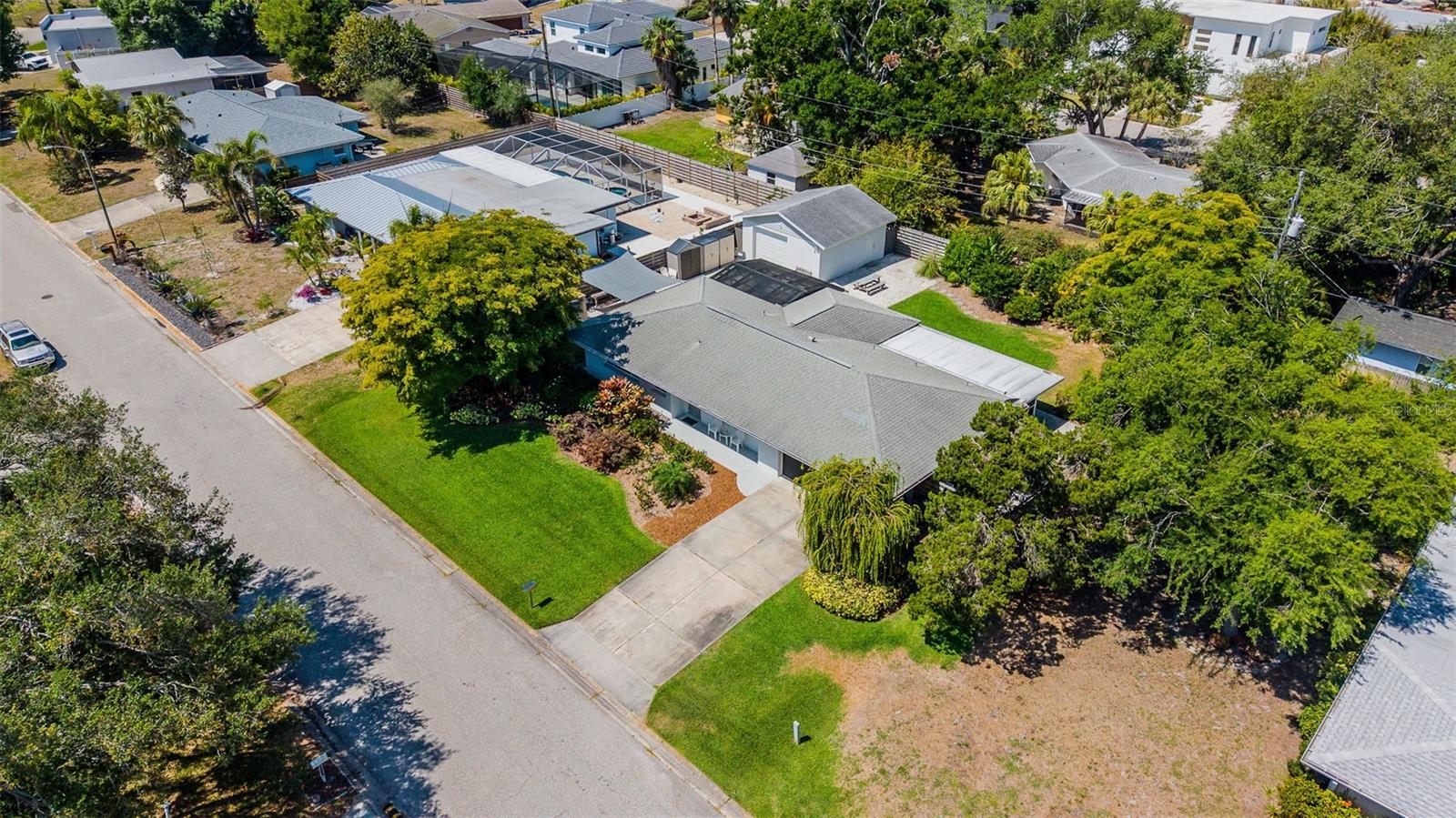 2747 JEFFERSON CIR