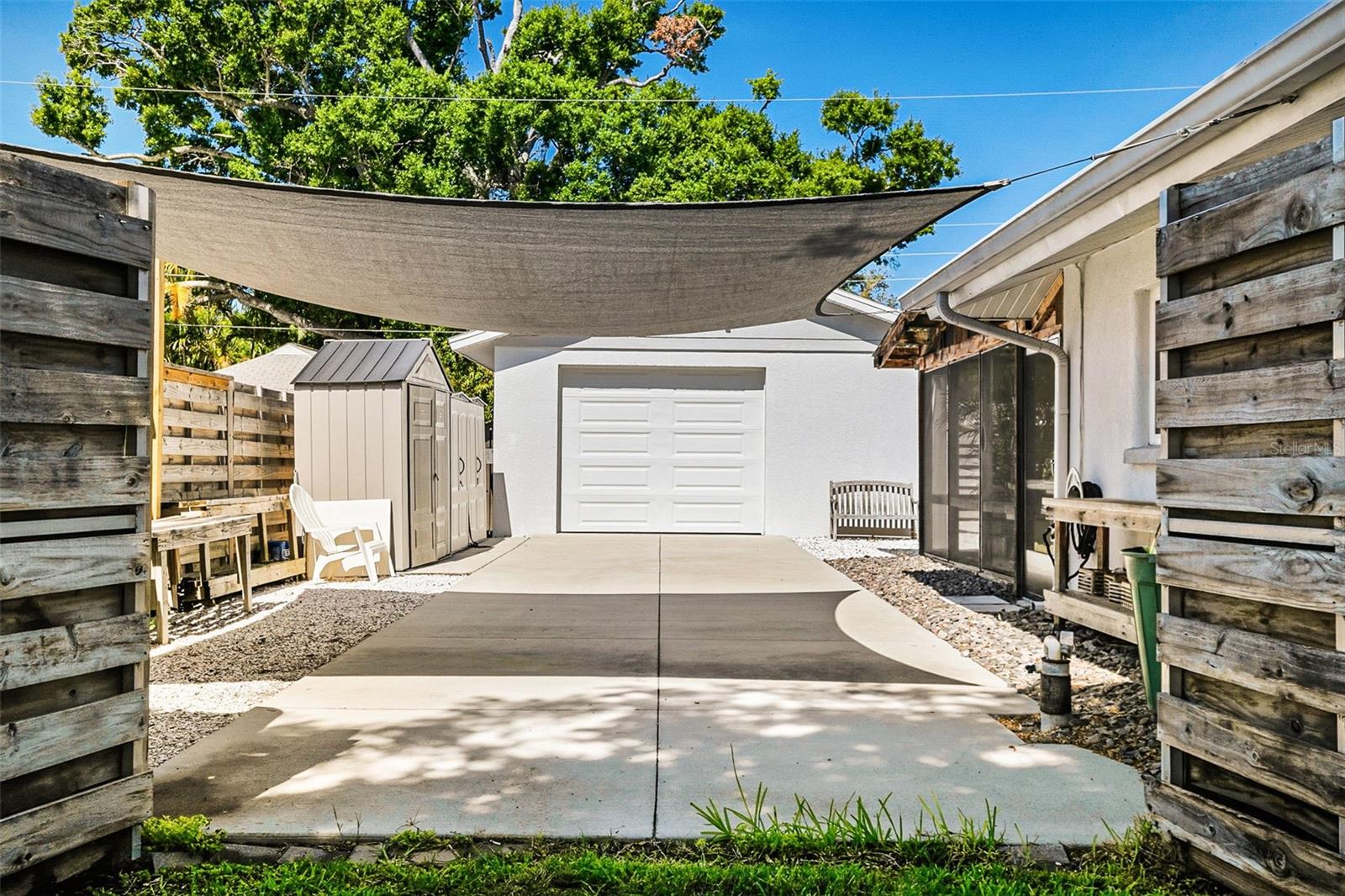 2747 JEFFERSON CIR