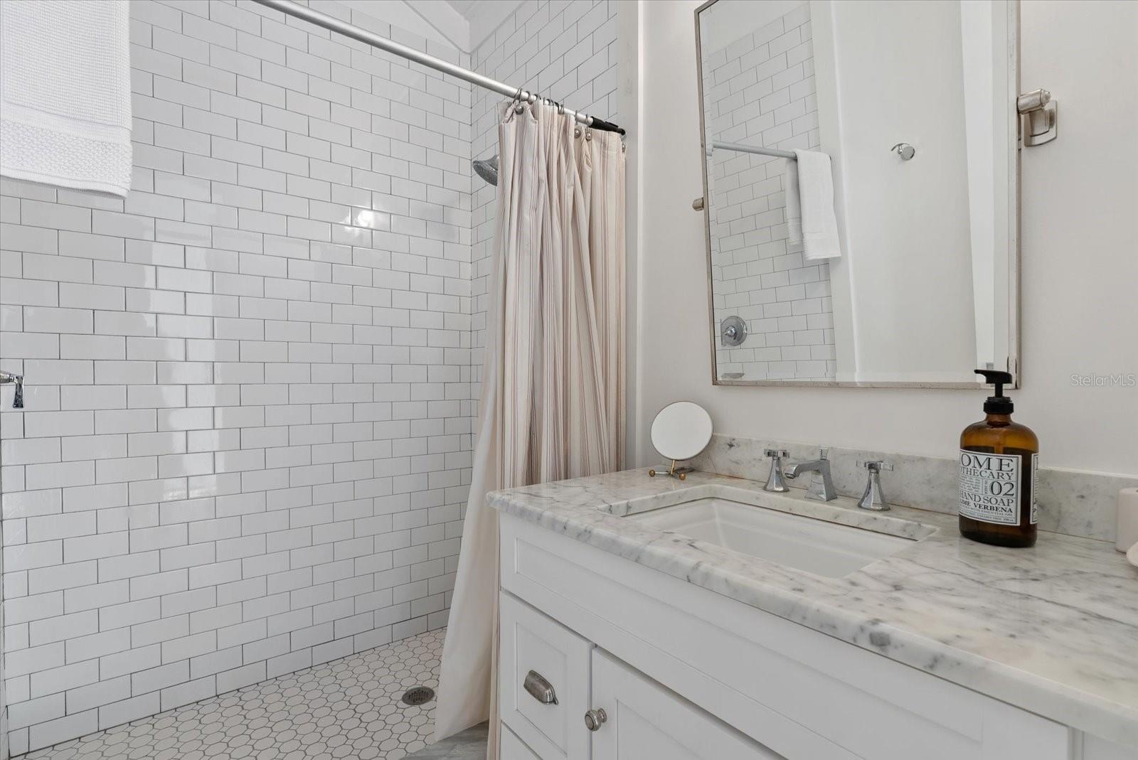 7143 LA LENAIRE DR