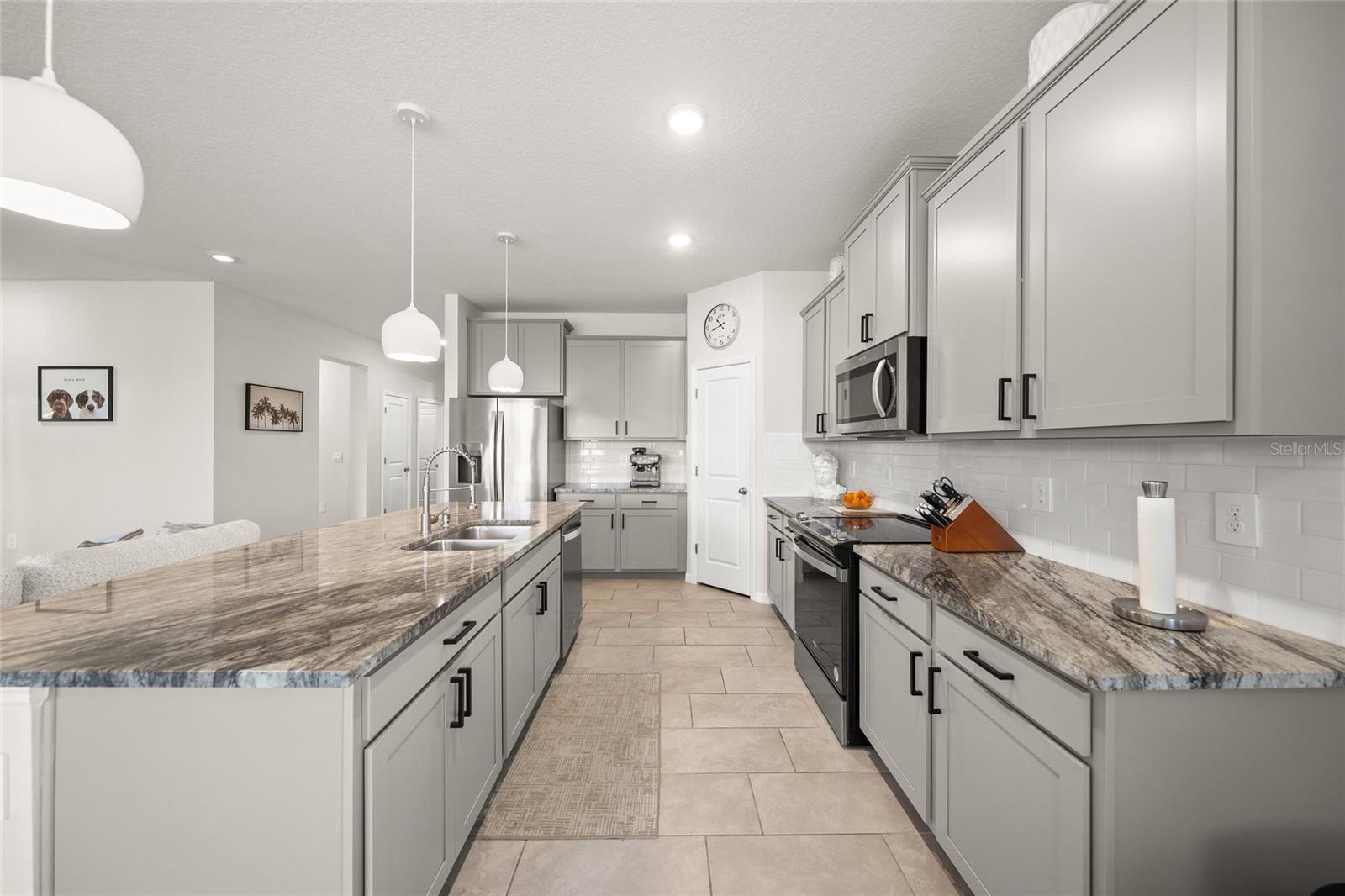 2013 MIDNIGHT PEARL DR