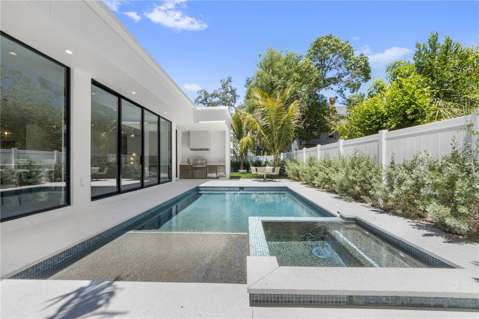 1544 3RD AVE W