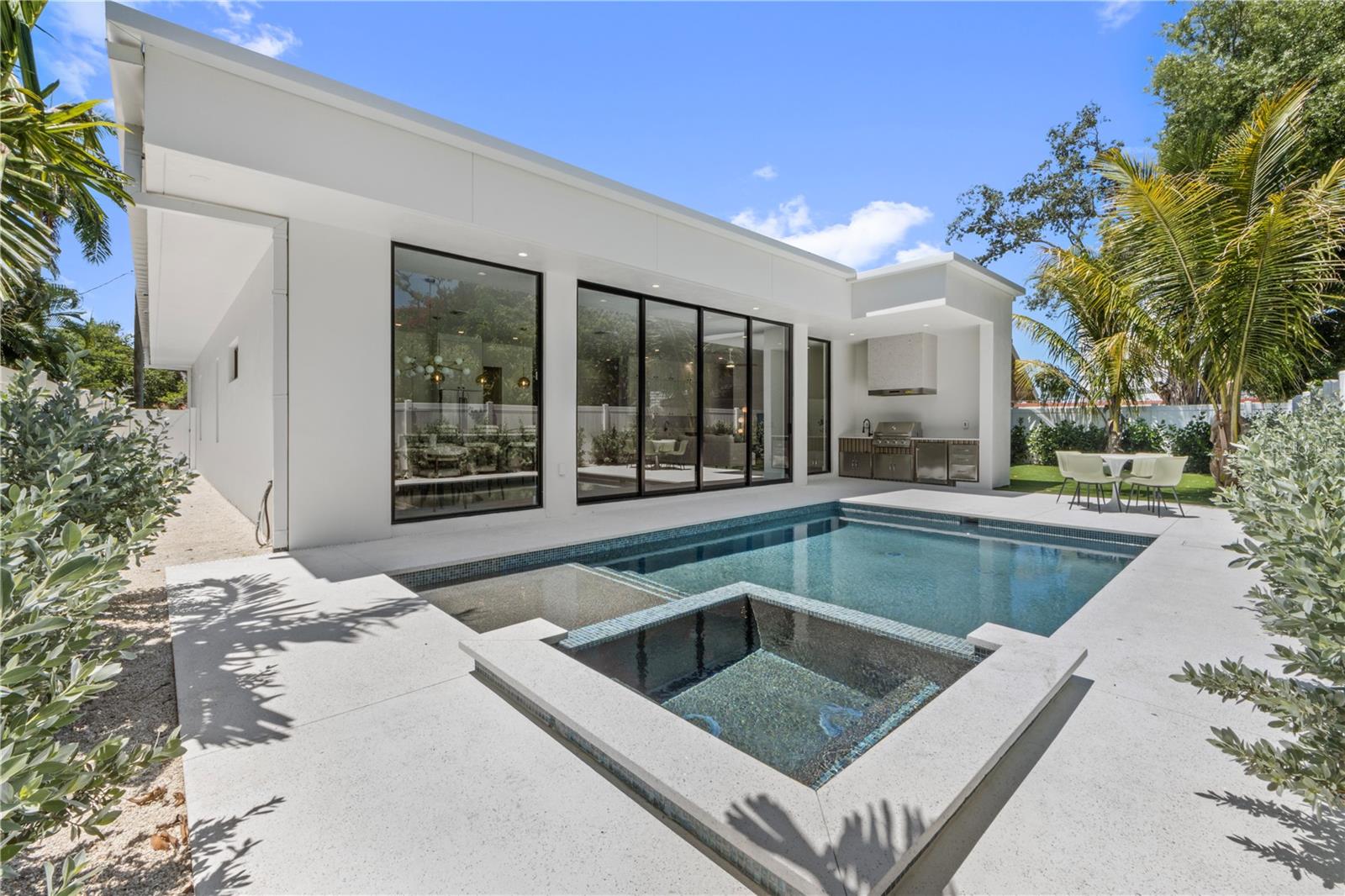 1544 3RD AVE W