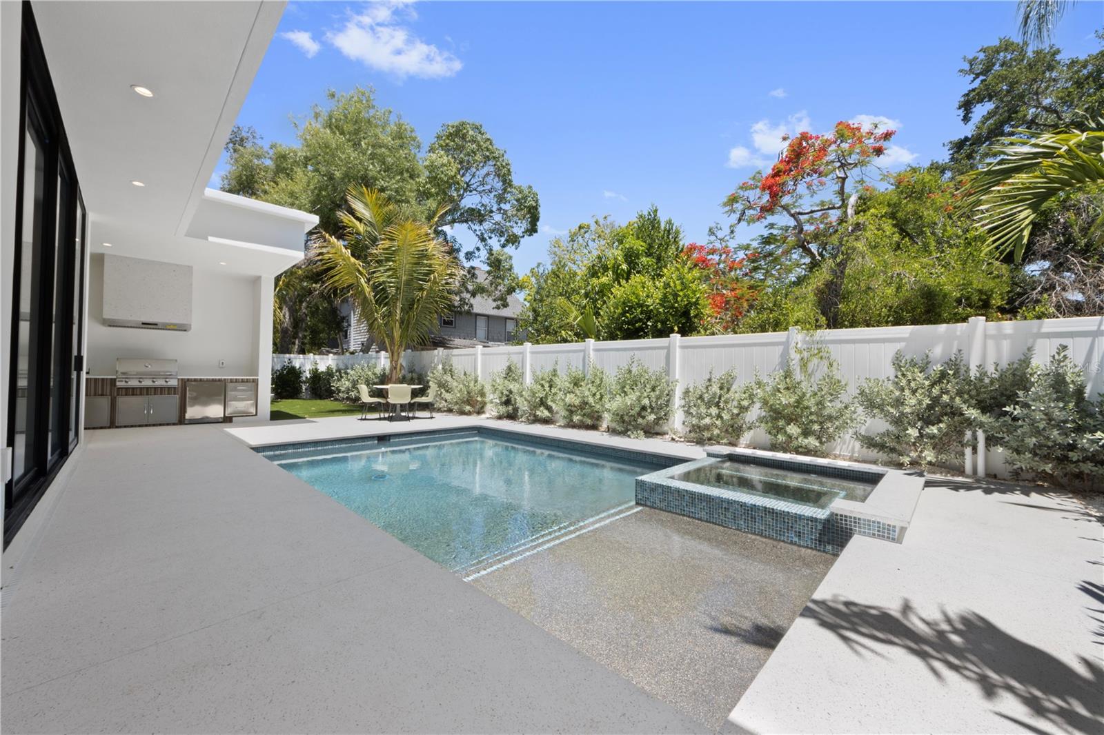 1544 3RD AVE W