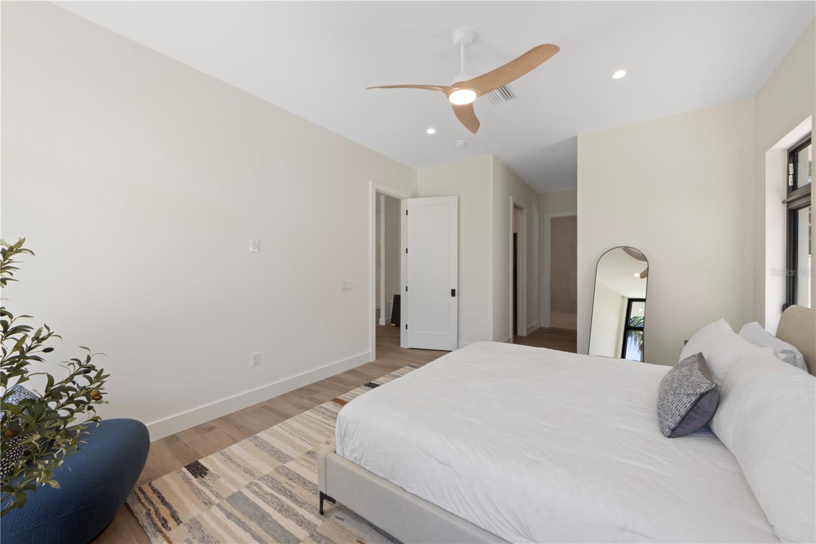 1544 3RD AVE W