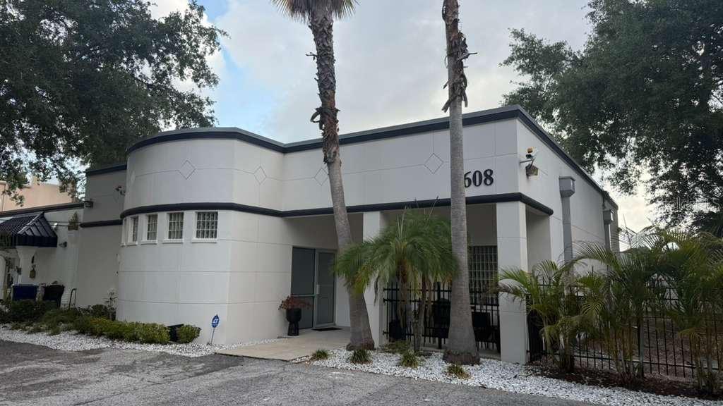 608 S TAMPANIA AVE