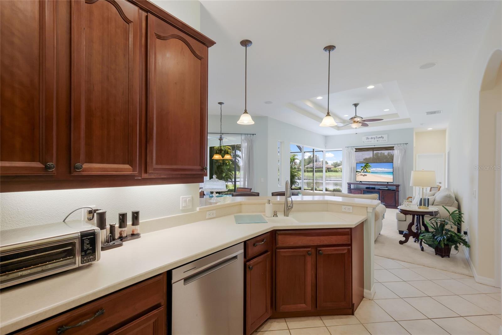 252 DAHLIA CT