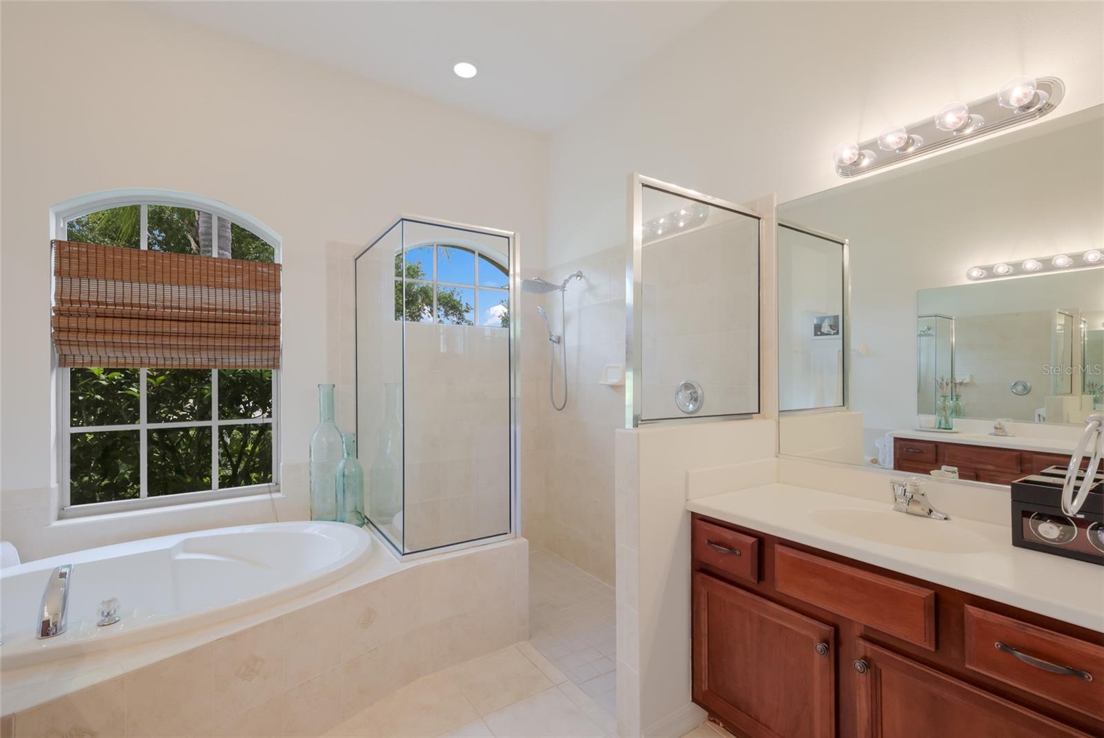 252 DAHLIA CT