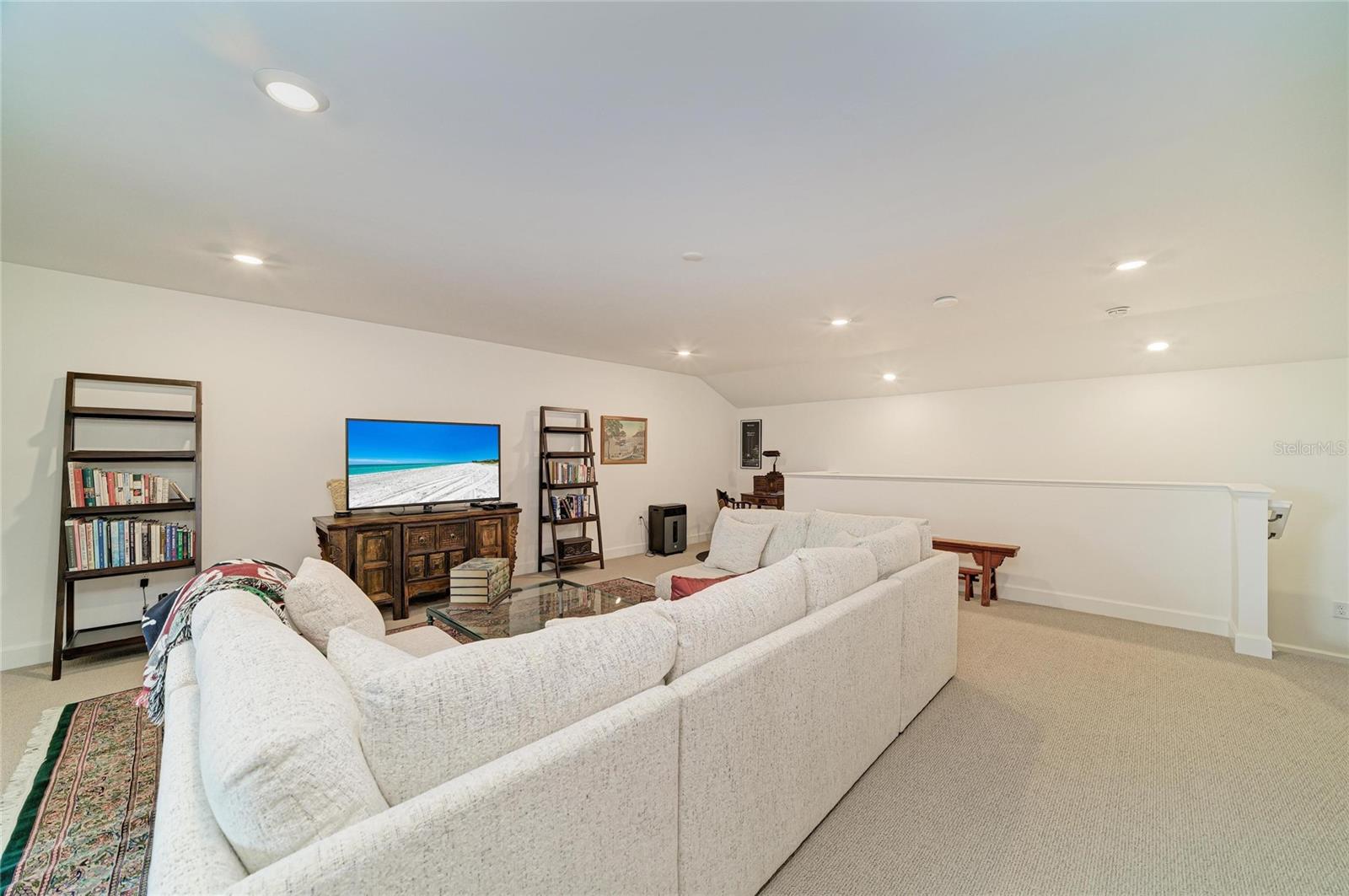 16341 HIDDEN OAK LOOP