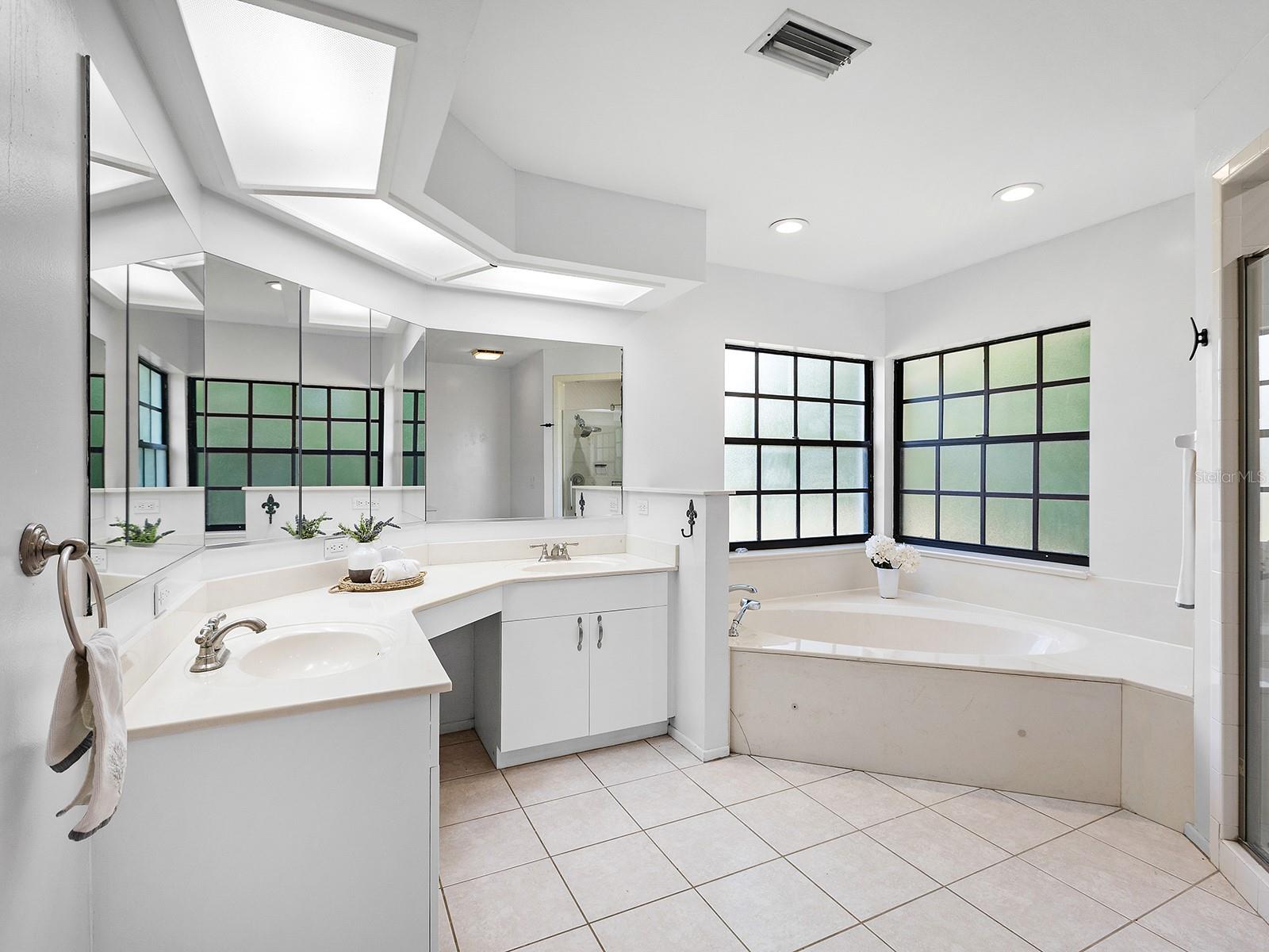1756 COTTONWOOD TRL