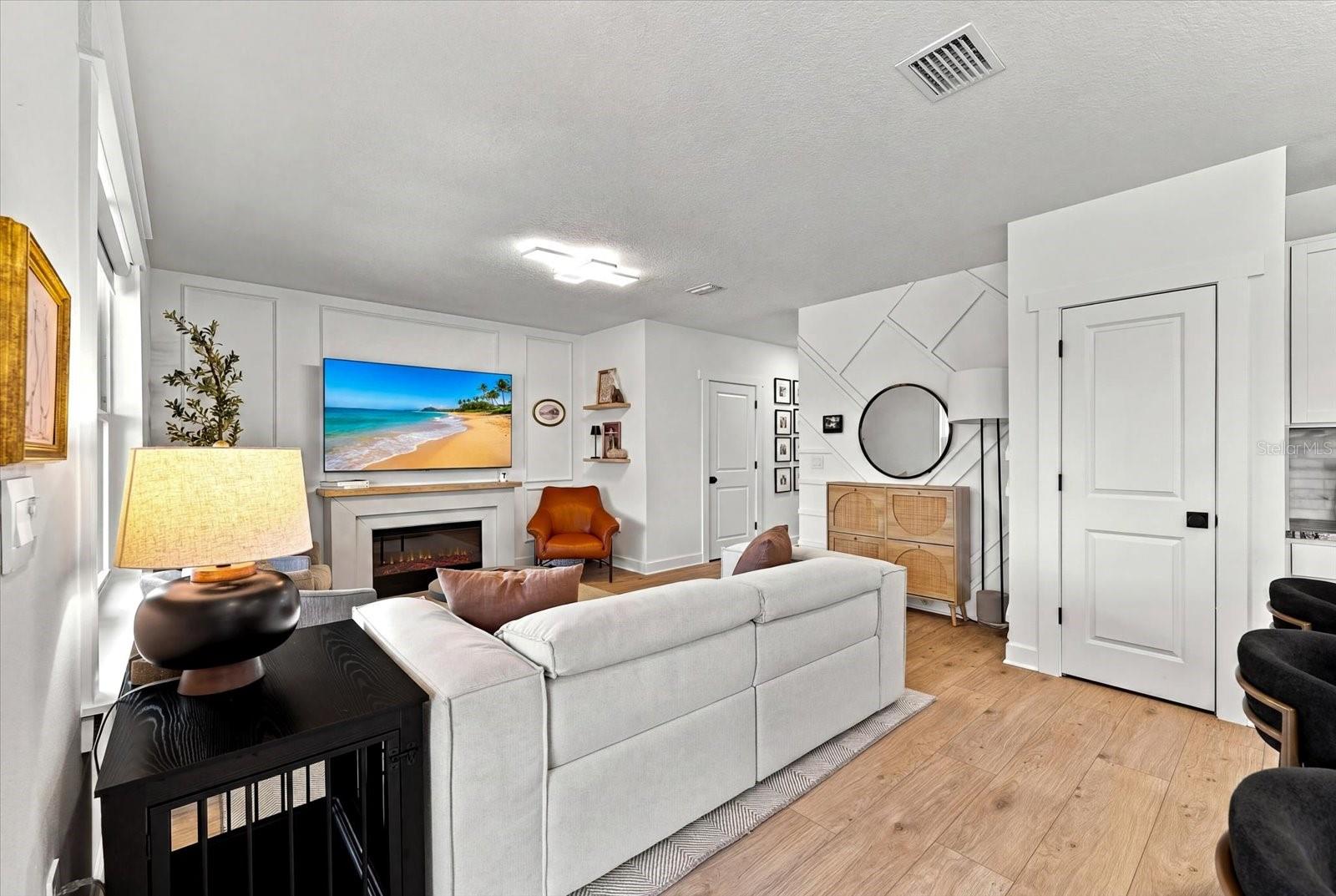 3283 HILLTOP CIR