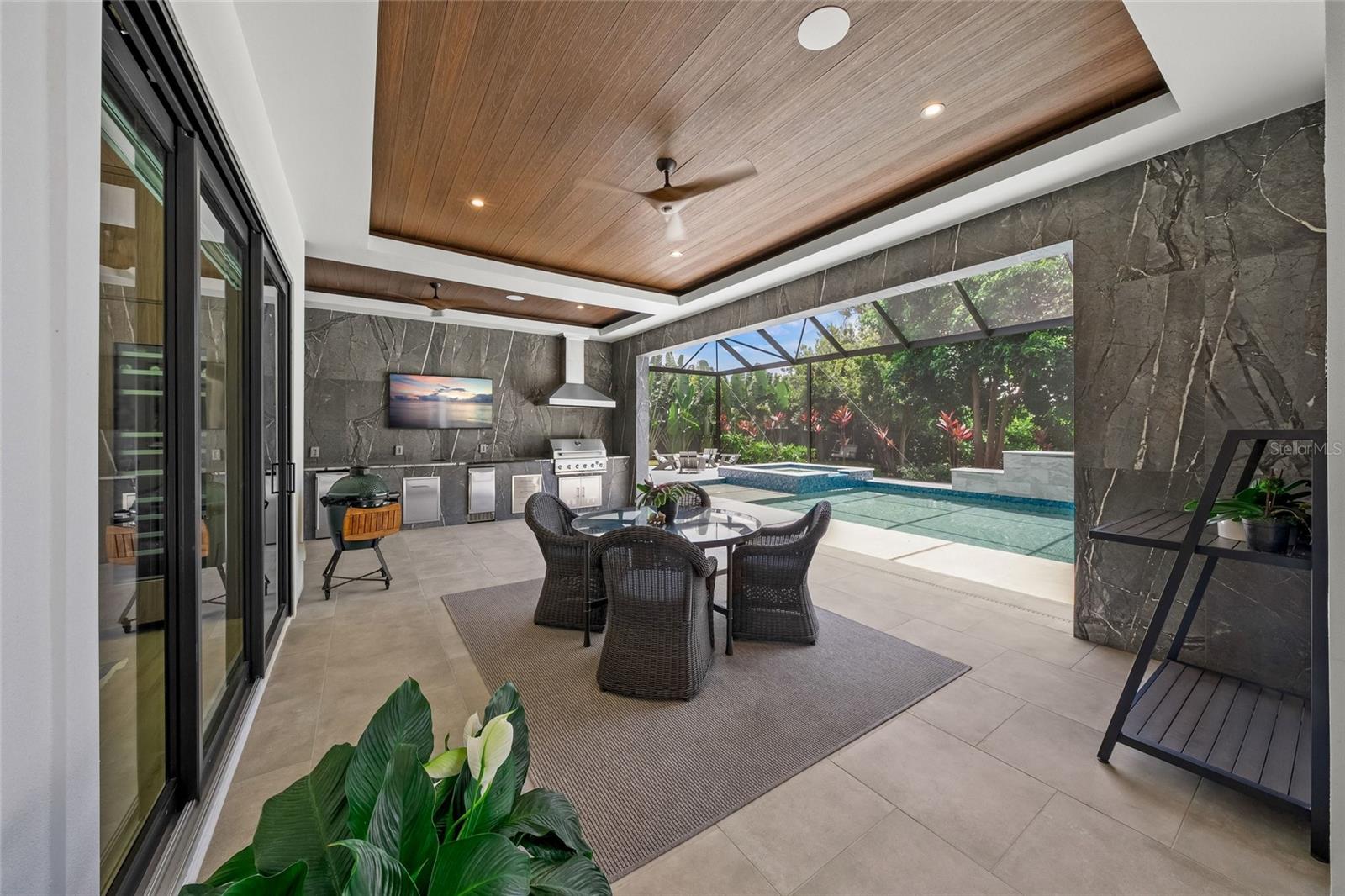 1555 EASTBROOK DR