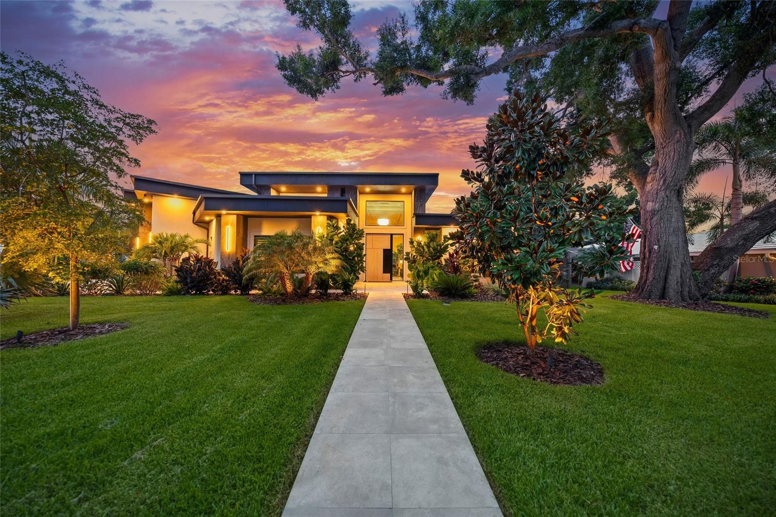 1555 EASTBROOK DR