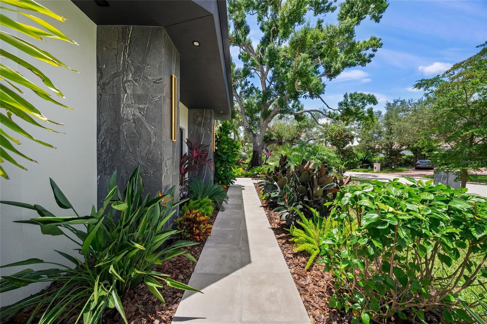 1555 EASTBROOK DR