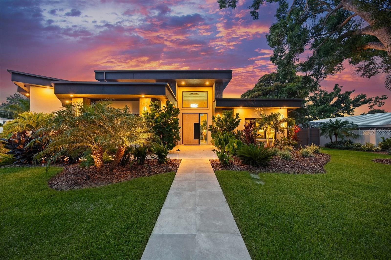 1555 EASTBROOK DR
