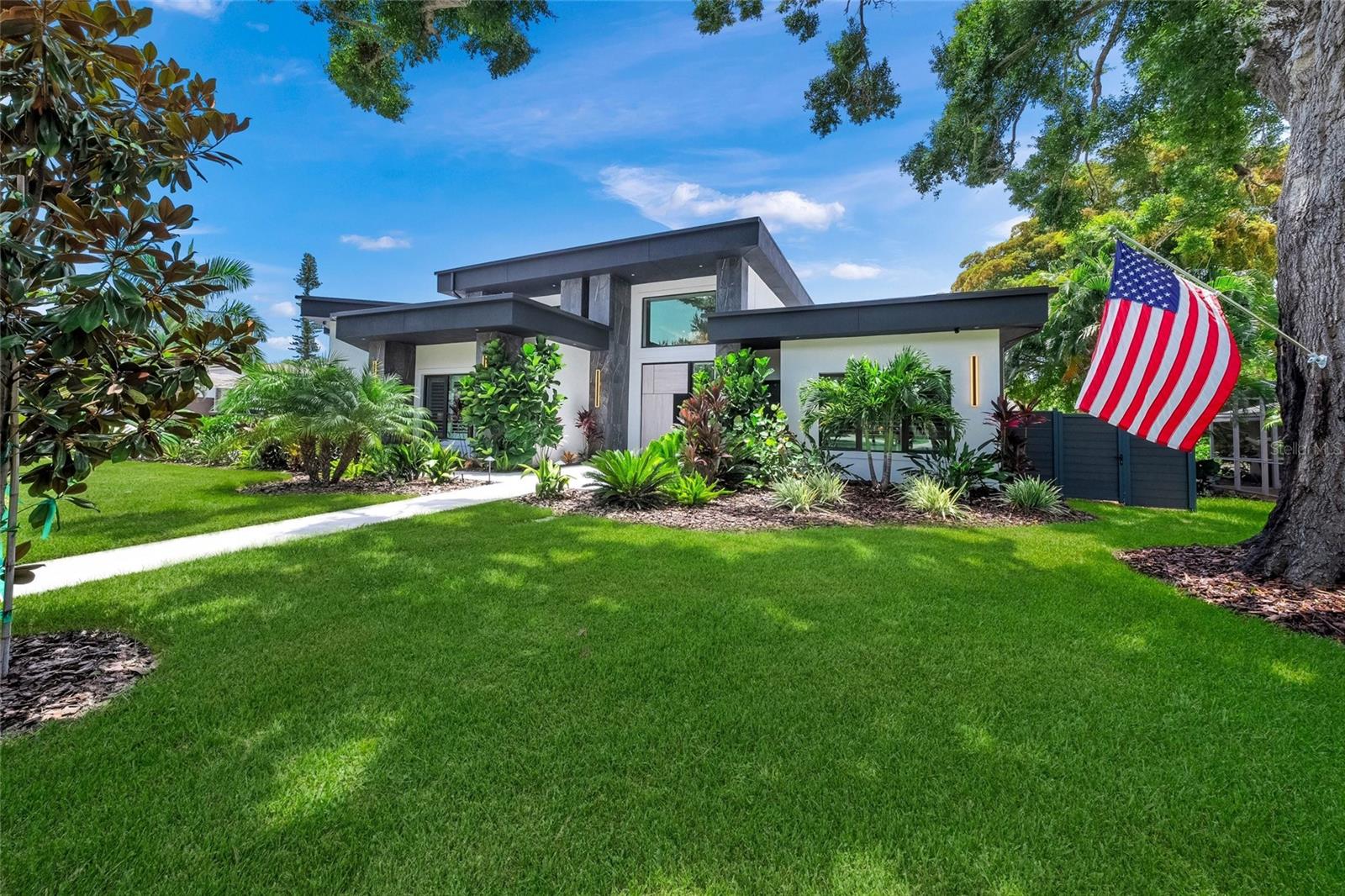 1555 EASTBROOK DR