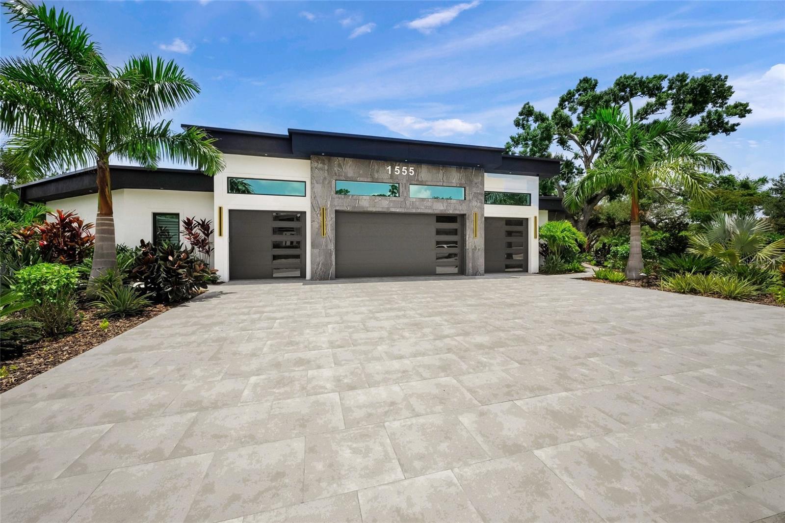 1555 EASTBROOK DR