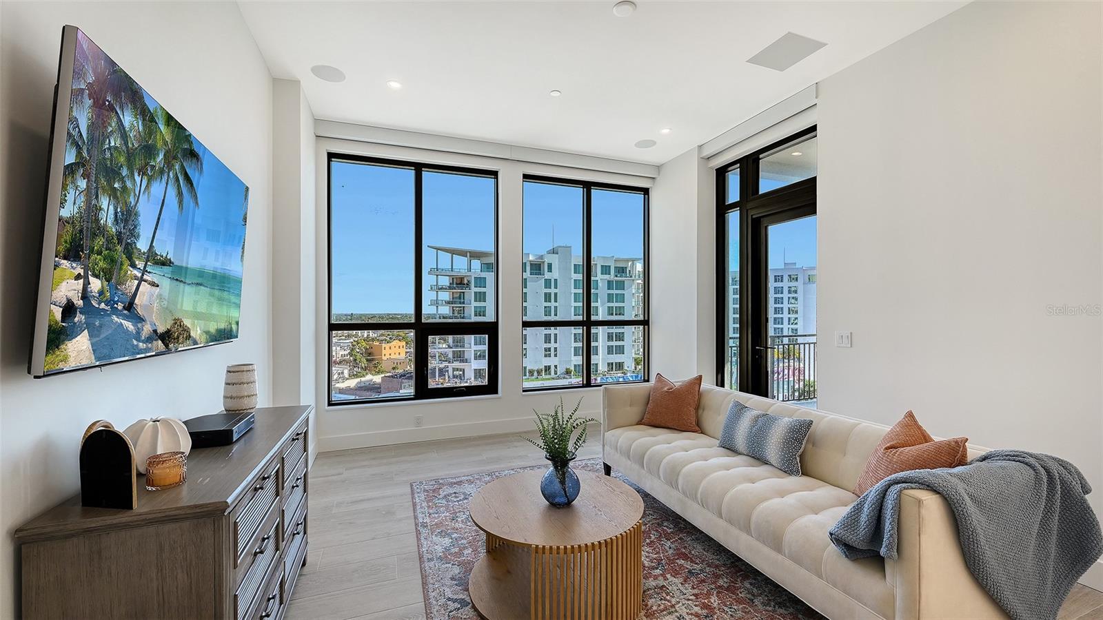 33 S PALM AVE #904