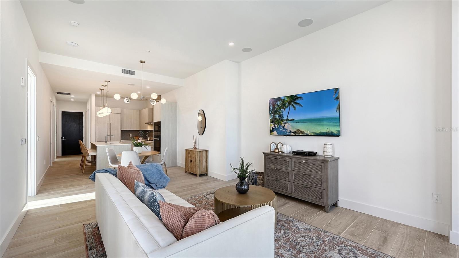 33 S PALM AVE #904