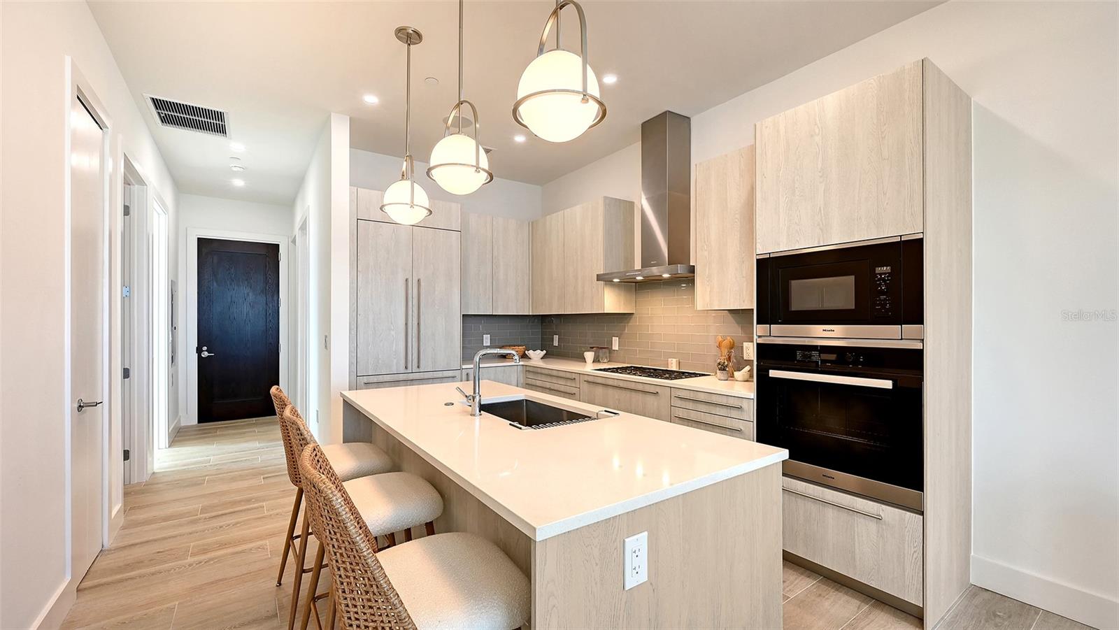 33 S PALM AVE #904