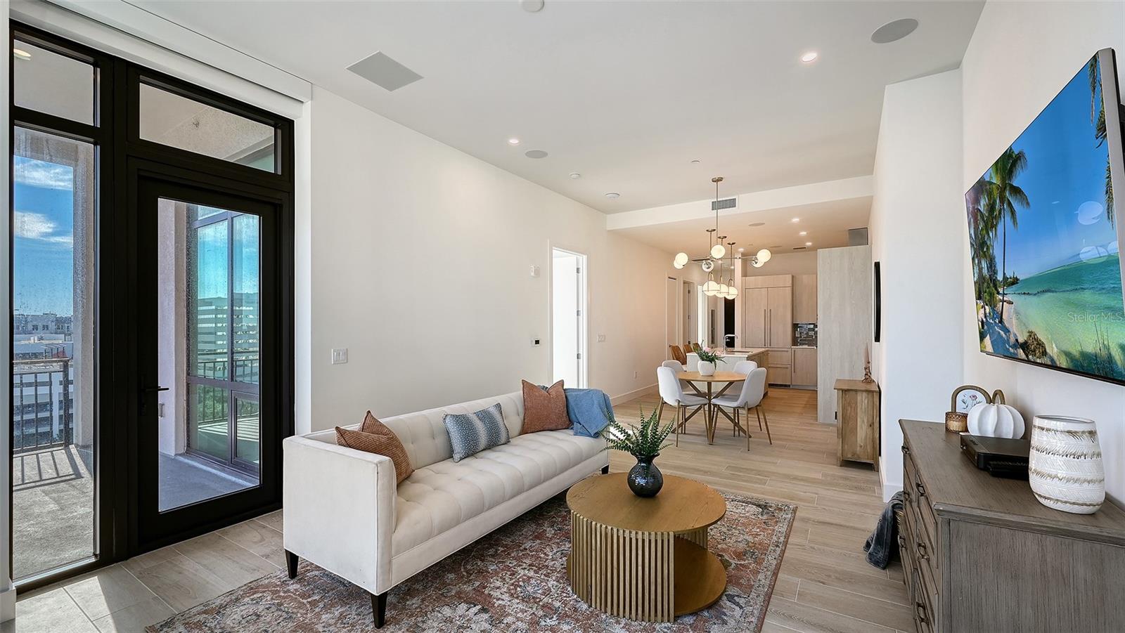 33 S PALM AVE #904