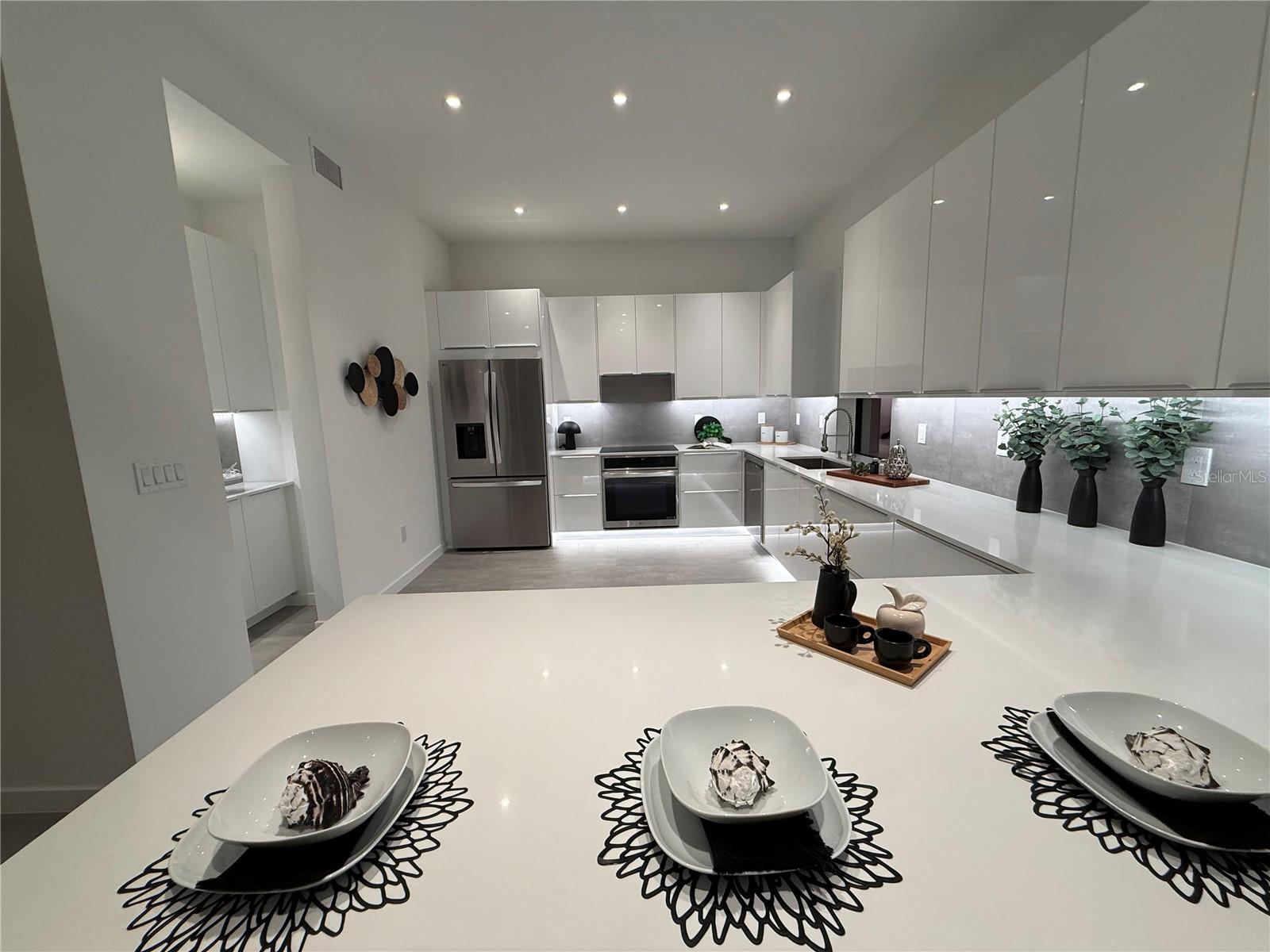 2306 VALENCIA DR