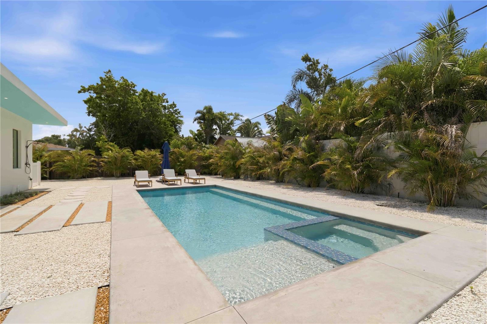 2306 VALENCIA DR