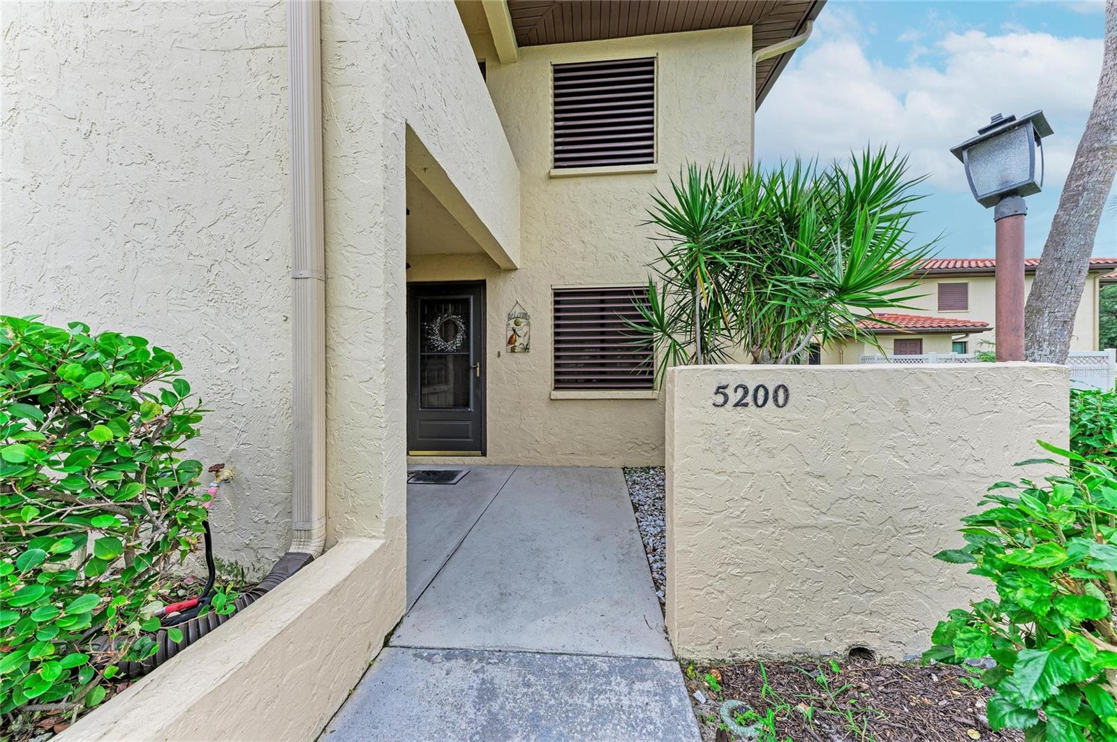 5200 LAKE VILLAGE DR #5200