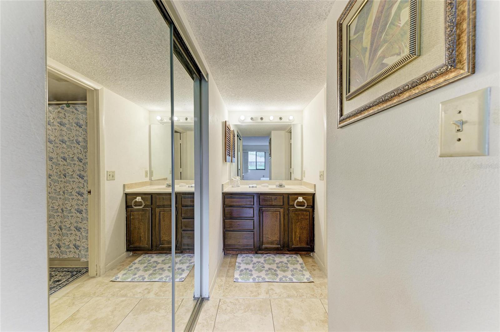 5200 LAKE VILLAGE DR #5200