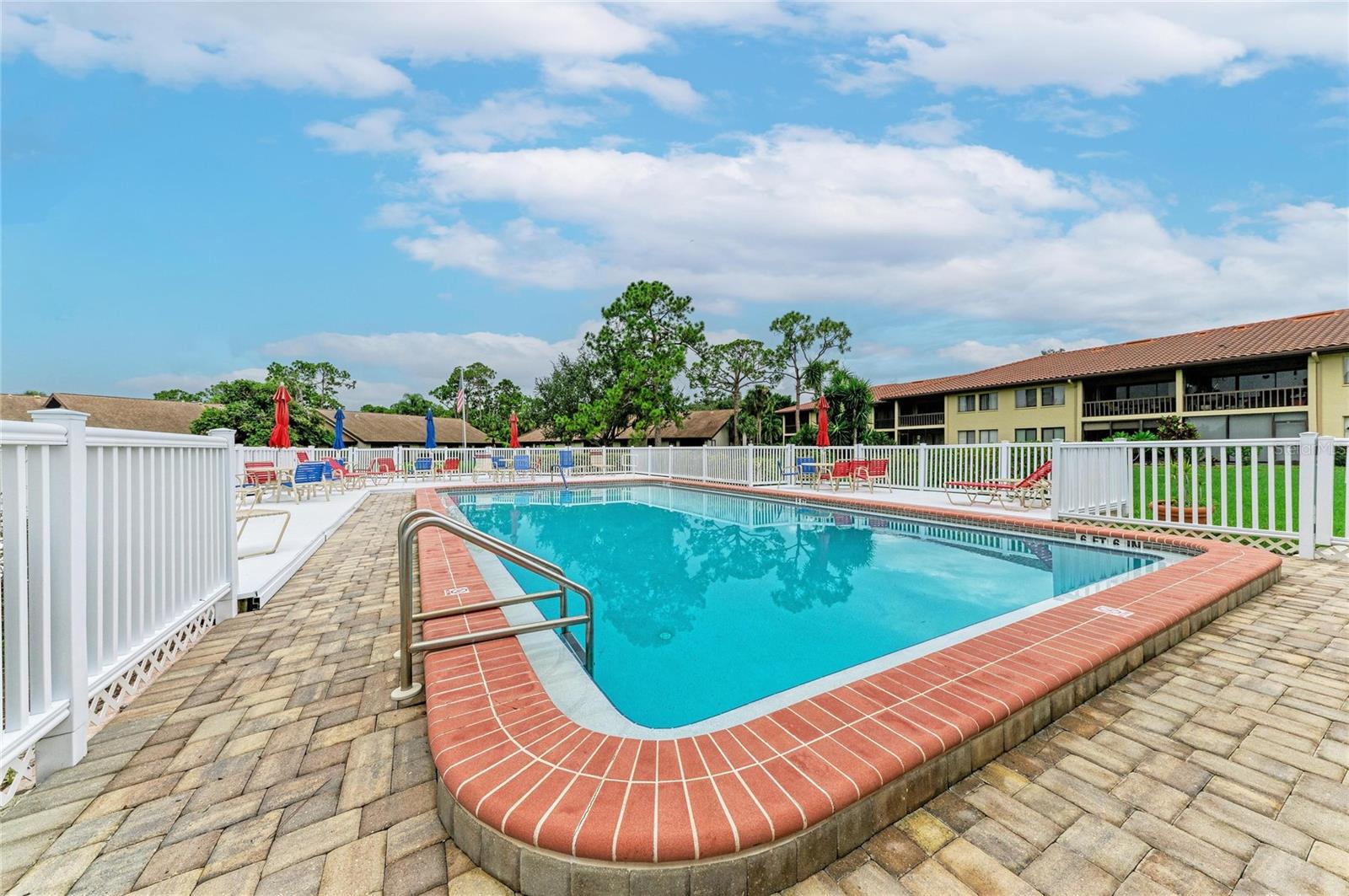 5200 LAKE VILLAGE DR #5200